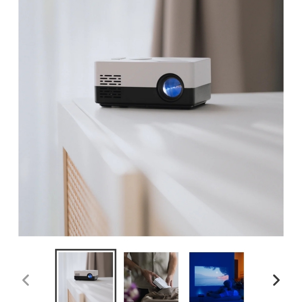 Compact Black and White Media Streamer
